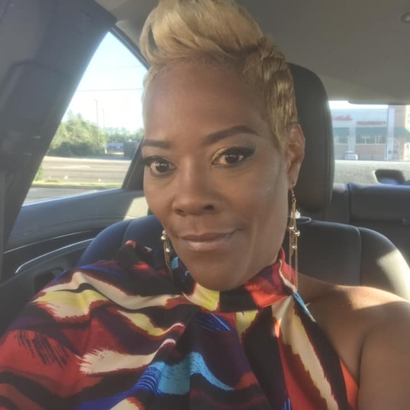 Meet your Posher, Angela - Picture 1 of 1